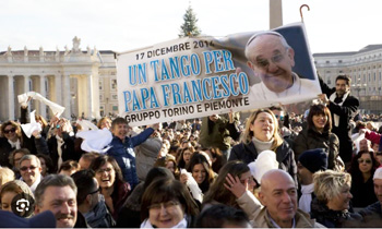 Tango dance outside Gemelli Hospital